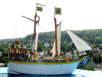 schiff2.jpg (133.48 KiB) 1987 mal betrachtet schiff2.jpg