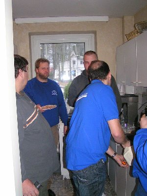 PICT0213.JPG (128.57 KiB) 997 mal betrachtet Wie immer einer der gefragtesten Orte - die Küche...