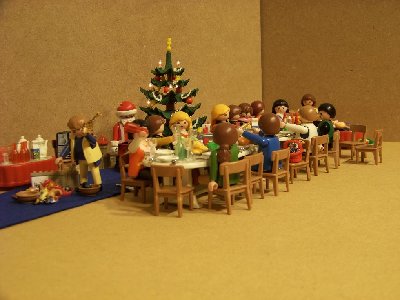 W�hlmeile Elise 01.JPG (81 KiB) 1460 mal betrachtet Die kleinen Einnahmen gibt die Elise an Steffen, der für alle playmoKekse vorbereiten wird.<br />Und für sonstige Auslagen der Familie...