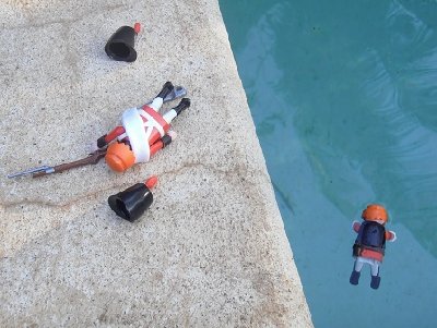die patrouille 021.JPG (80.75 KiB) 1382 mal betrachtet Higgins begab sich sofort in volle Deckung.... obwohl man bei dem Terrain nicht von Deckung reden konnte.... Casteur dagegen viel getroffon ins Wasser.