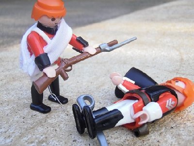 die patrouille 024.JPG (78.51 KiB) 1385 mal betrachtet "Aber Sir nehmen sie doch wenigstens das Gewehr!" "Junge ich hab gesagt du sollst verduften, ich hab meinen Säbel, den hat mir die Queen persönlich überreicht, mich kreigt so leicht niemand. UND JETZT MACH DIE FLIEGE!!!" "Ja Sir&q