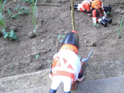 die patrouille 030.JPG (85.82 KiB) 1388 mal betrachtet Noch etwas näher...konnte ja nicht Schaden...dachte er jedenfalls...
