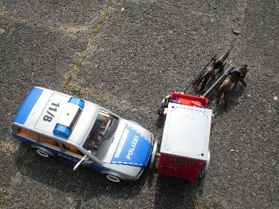z41.jpg (172.1 KiB) 1109 mal betrachtet &quot; Du musst wirklich alles kaputtmachen supi!&quot;<br />&quot; Verdammt, wo ist das Lenkrad?&quot;<br />&quot; Arghh, das ist eine Kutsche!&quot;