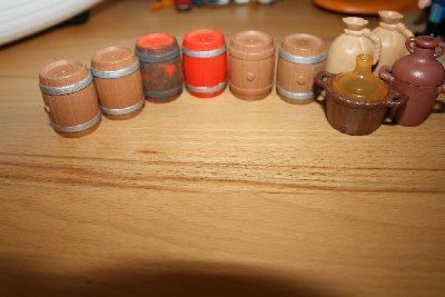 Batch0156.jpg (86.5 KiB) 955 mal betrachtet vlnr:Rum,rum,Apfelsaft,Cola,Grog,rum,mehl,mehl,italienischer Wein,Spanischer Roter