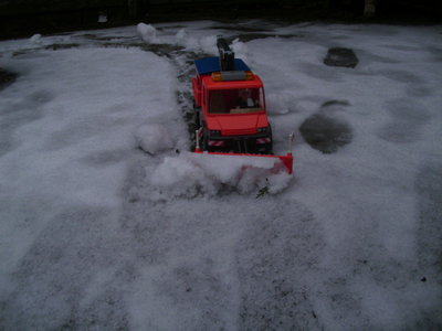 DSCI0590.JPG (178.1 KiB) 1167 mal betrachtet Die Maschine kämpft sich durch den Schnee.