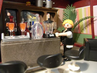 2_Bar.JPG (75.81 KiB) 2869 mal betrachtet So, dann wollen wir uns mal mit den Räumlichkeiten vertraut machen ...<br />sehr schön, die Bar ist gut bestückt und nicht nur - wie üblich - ne kleine Minibar.