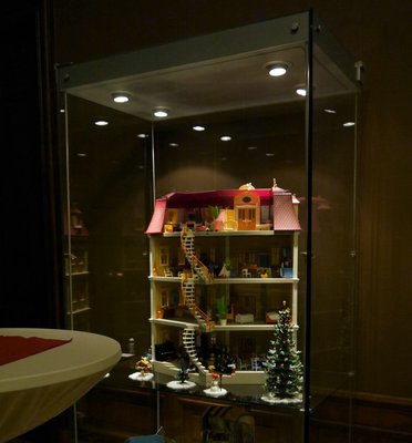 Schloßmuseum Greiz 409.) 'Puppenstube Weihnachtshaus' Elise playmobil 1010780 (zugeschnitten, aufgehellt).jpg
