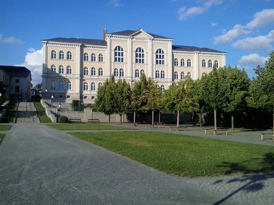 Schloßmuseum Greiz 2.) Elise  playmobil 191425 Schloß und Ida-Palais - Gymnasium.jpg