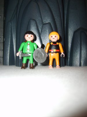 1. Frodo & Sam.JPG (165.16 KiB) 2201 mal betrachtet Frodo und sein treuer Freund Sam (auch hier bitte ich um Nachsicht mit den Hobbit- Beinen. Ich hab leider nur ein Paar Kinderbeine OHNE Schuhe)...
