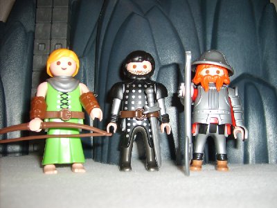 2. Legolas & Aragorn & Gimli.JPG (220.17 KiB) 2201 mal betrachtet Die Herren Legolas (schimpft bitte nicht über seinen Rock...der Elb soll keine Filmkopie sein), Aragorn und Gimli (die Beine sind unauffällig aber sie sind doch kürzer als normal)...