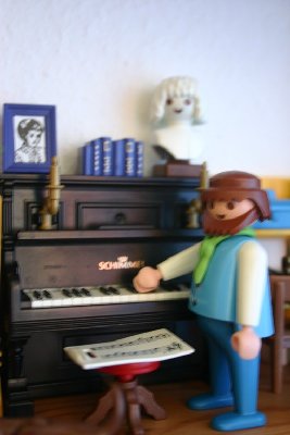 IMG_6901.JPG (60.63 KiB) 2049 mal betrachtet Und ganz nebenbei: Endlich hab ich ein Klavier (sogar mit Kerzen ;) ) !!!!!!!!!!
